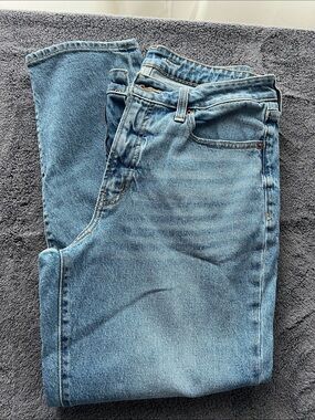 Old Navy Women's Straight Leg Jeans in Light Blue